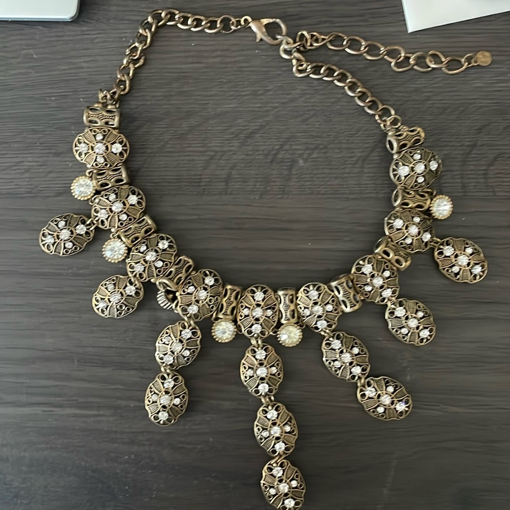 Necklace with crystal details